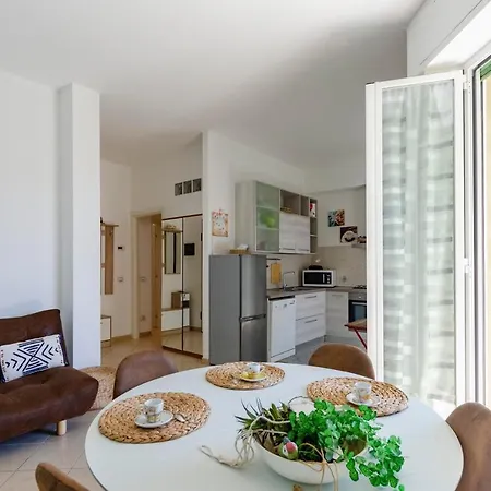 Joivy For 6, Near Centre, And Train Station *