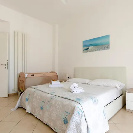 Joivy For 6, Near Centre, And Train Station Appartement